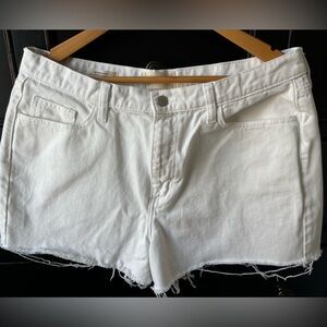 NWOT Women’s Universal Thread size 12R White Denim Boyfriend Shorts